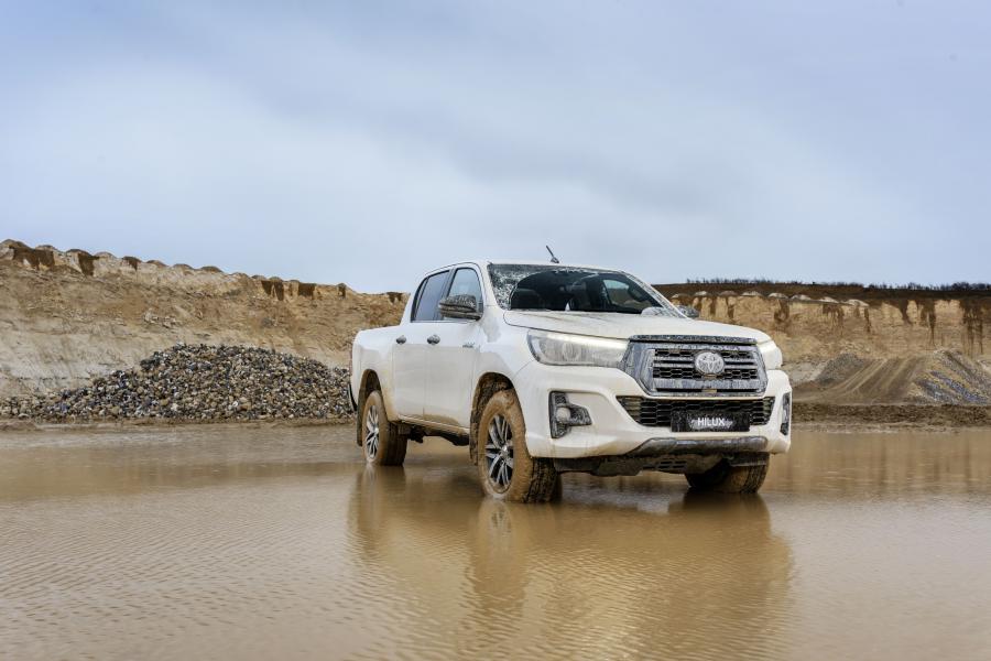  Toyota Hilux Special Edition Double Cab 2019 года  (EU) (фото 11 из 40)